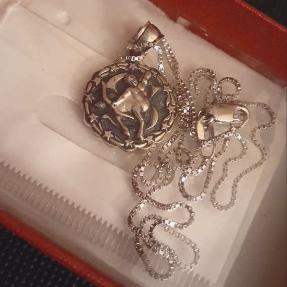 925 Sterling Silver Sagittarius Horoscope Necklace - Picture 1 of 6